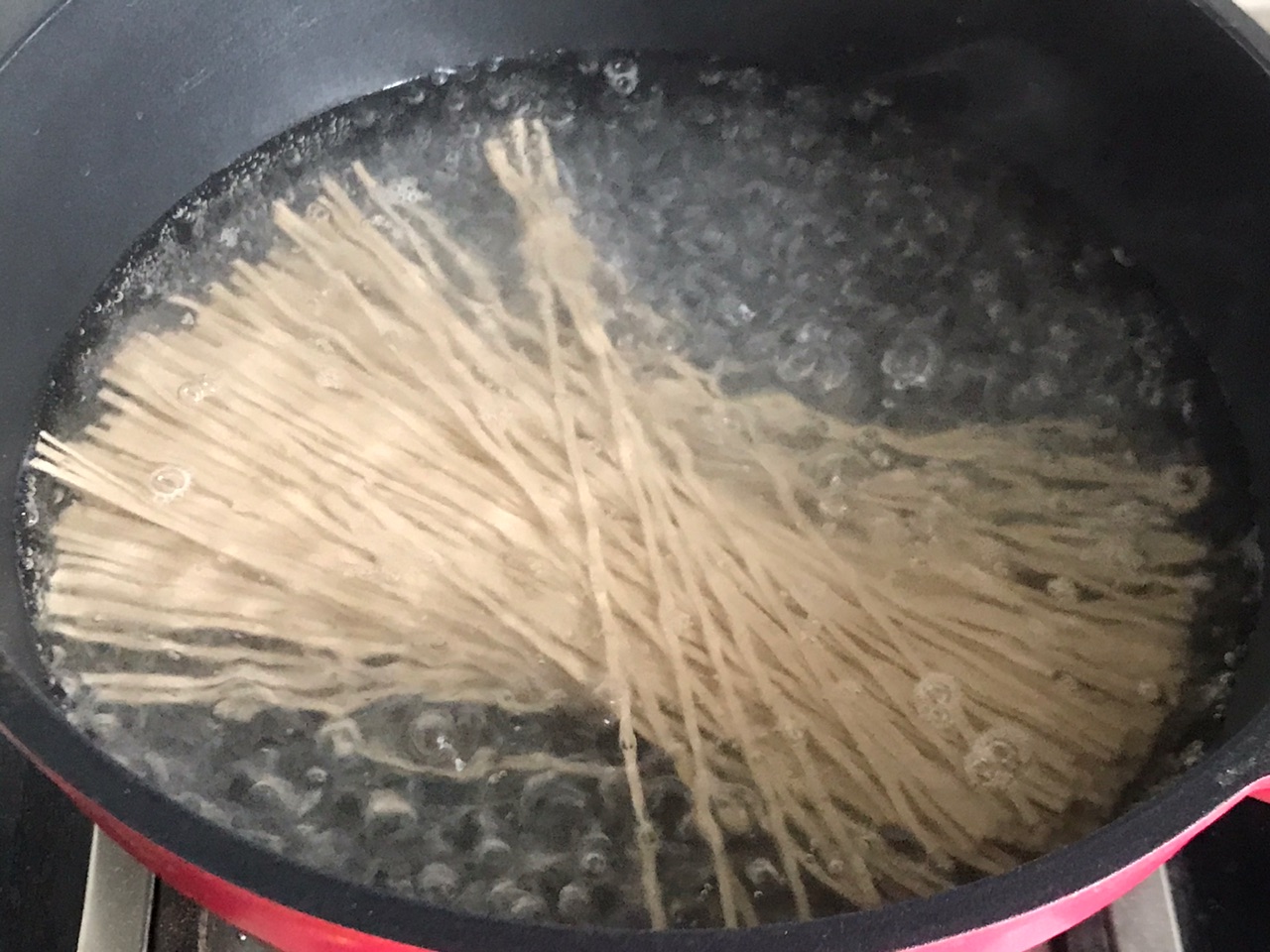 西红柿鸡蛋荞麦面