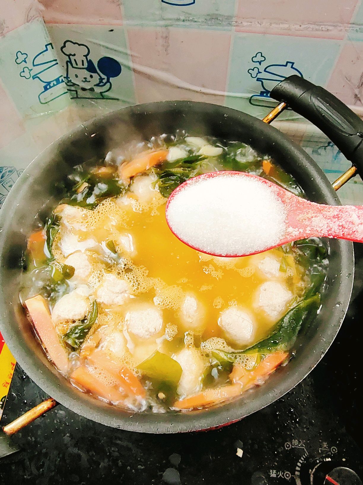 西红柿裙带菜鱼丸汤