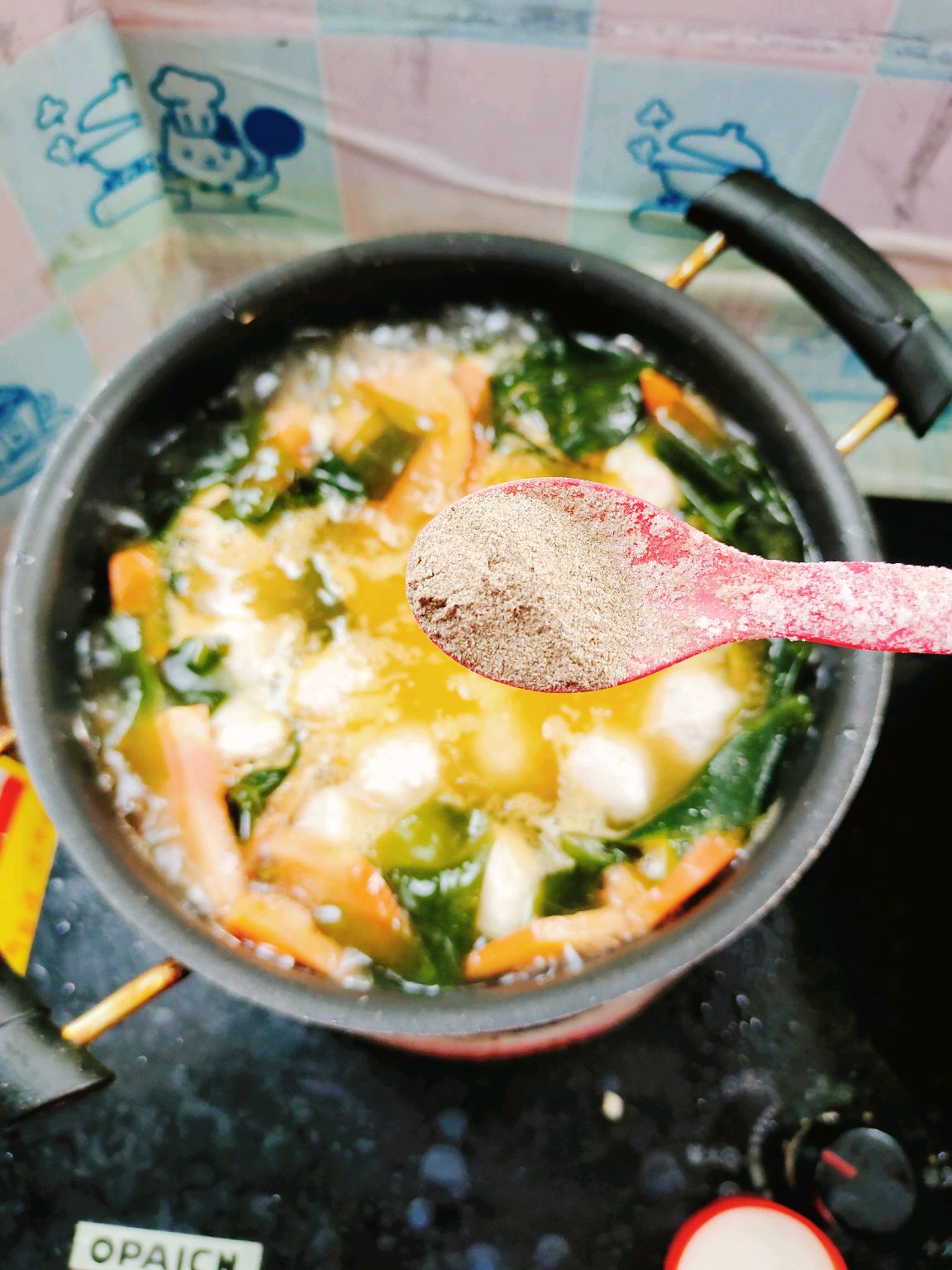 西红柿裙带菜鱼丸汤