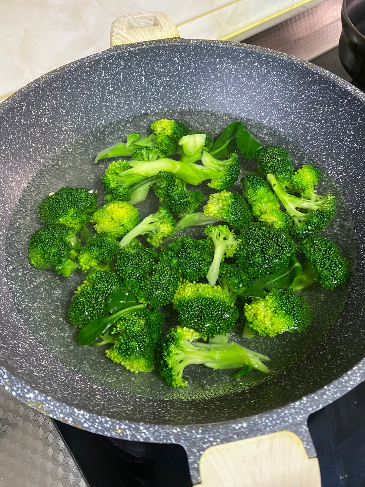西蓝花炒虾仁