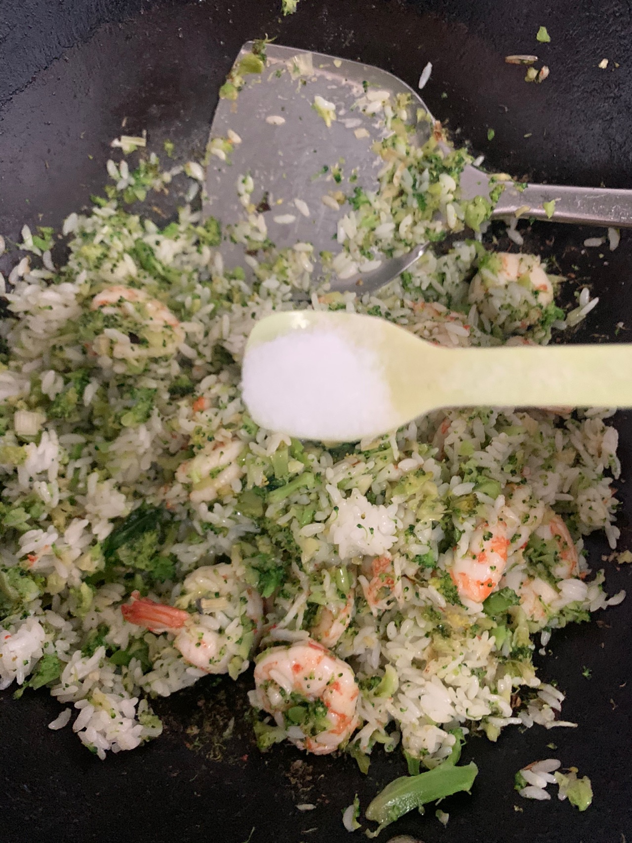 西兰花虾仁炒饭