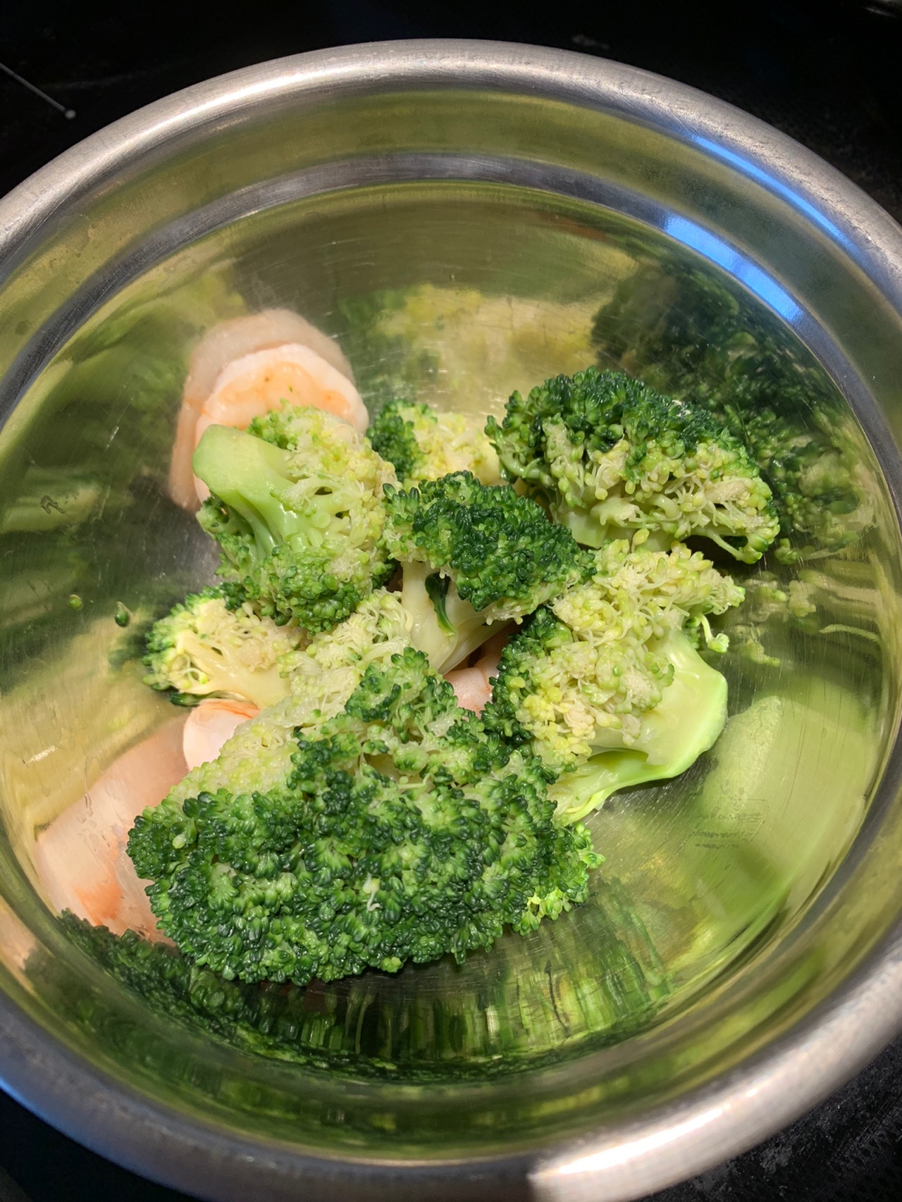 西兰花虾仁凉拌菜