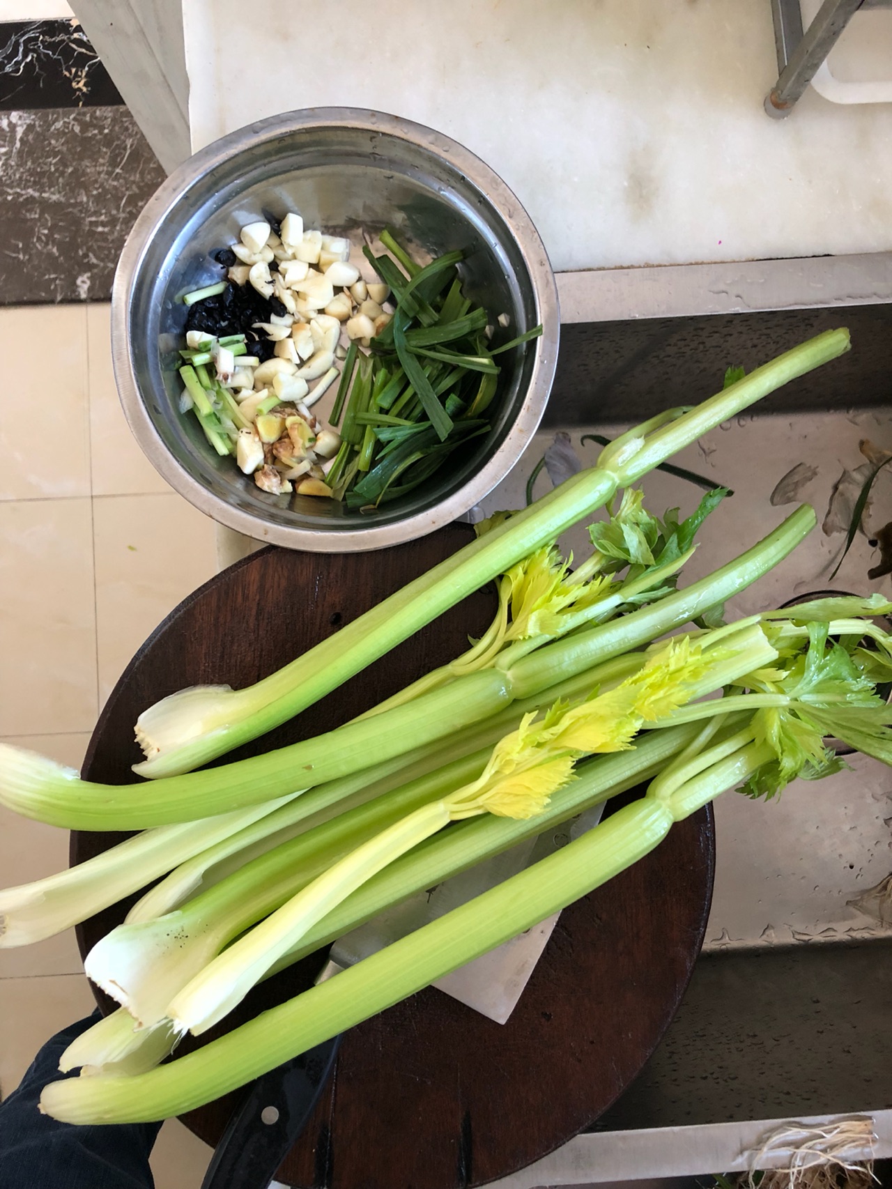 西芹炒蛏子