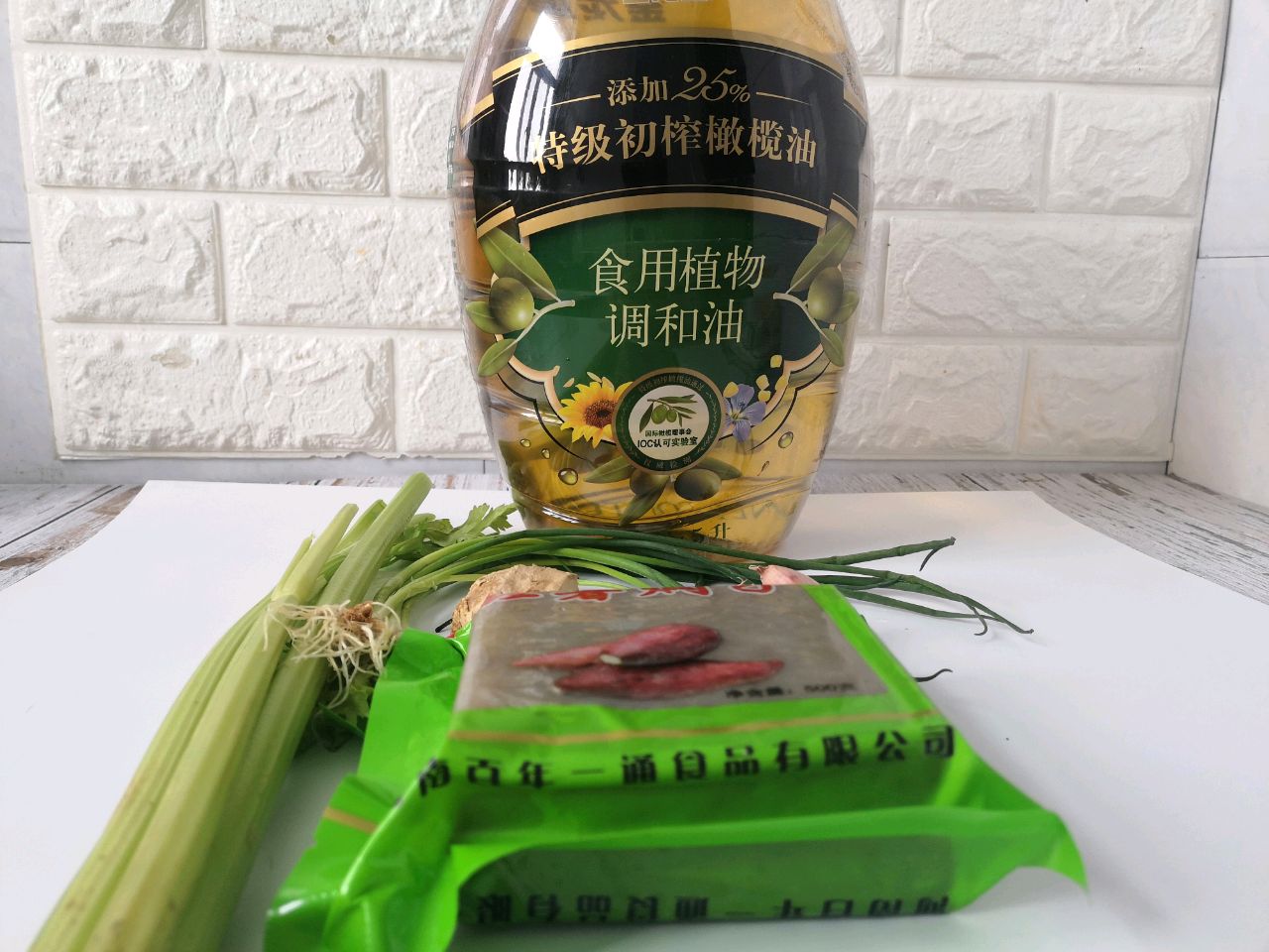 西芹炒焖子！家乡的味道！