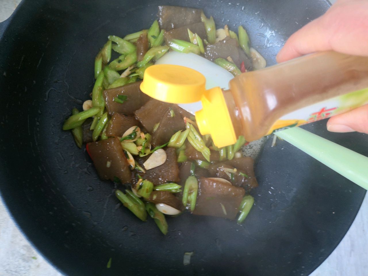 西芹炒焖子！家乡的味道！