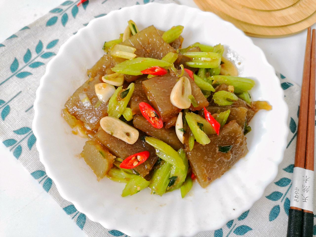 西芹炒焖子！家乡的味道！