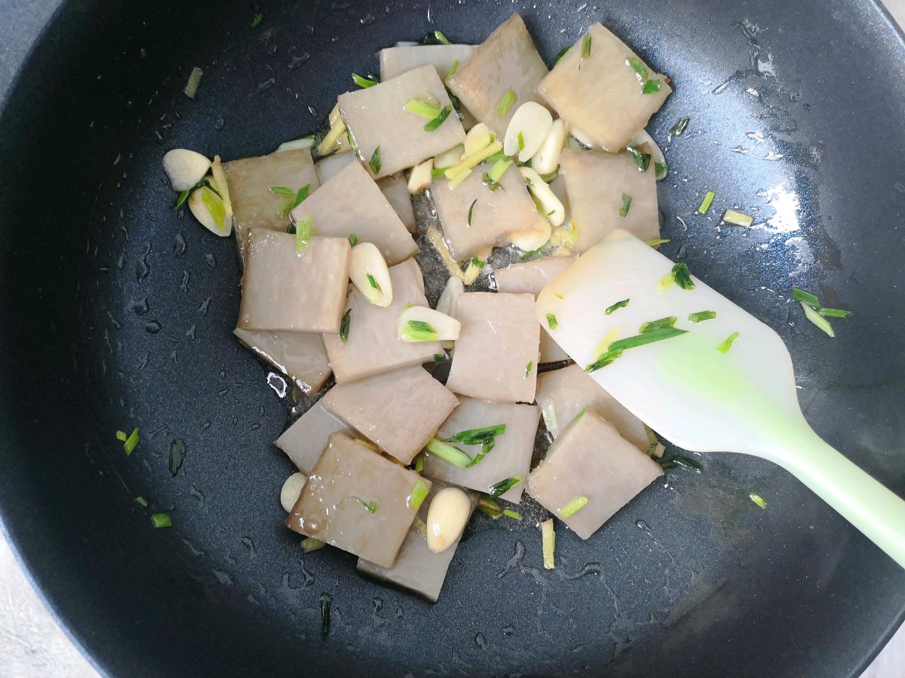 西芹炒焖子！家乡的味道！
