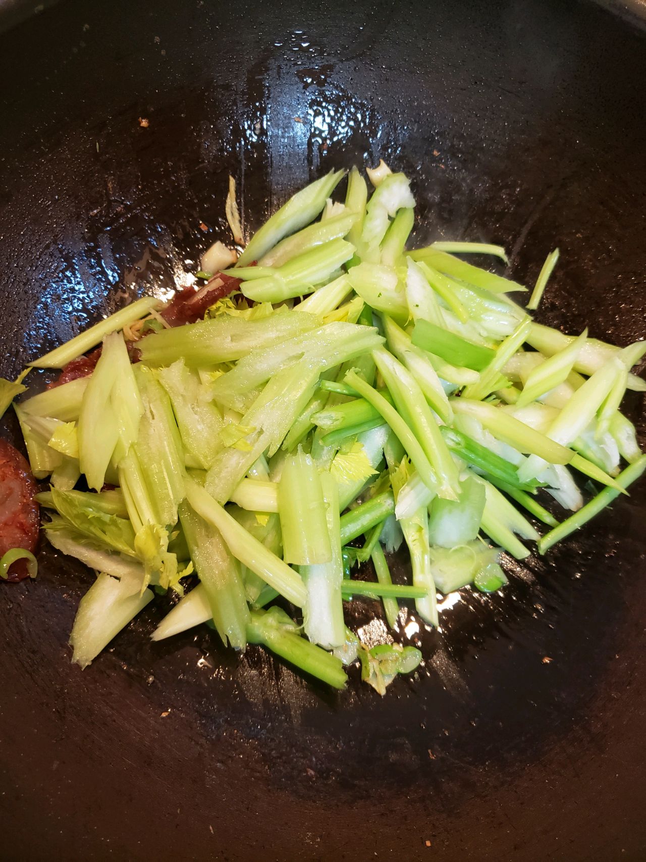 西芹炒香肠