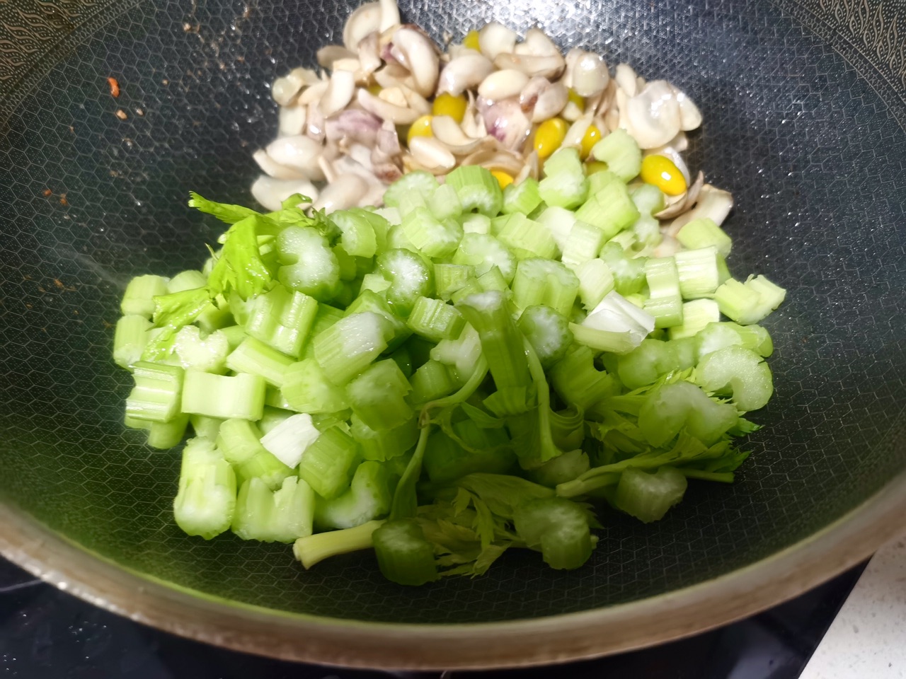西芹虾仁炒百合