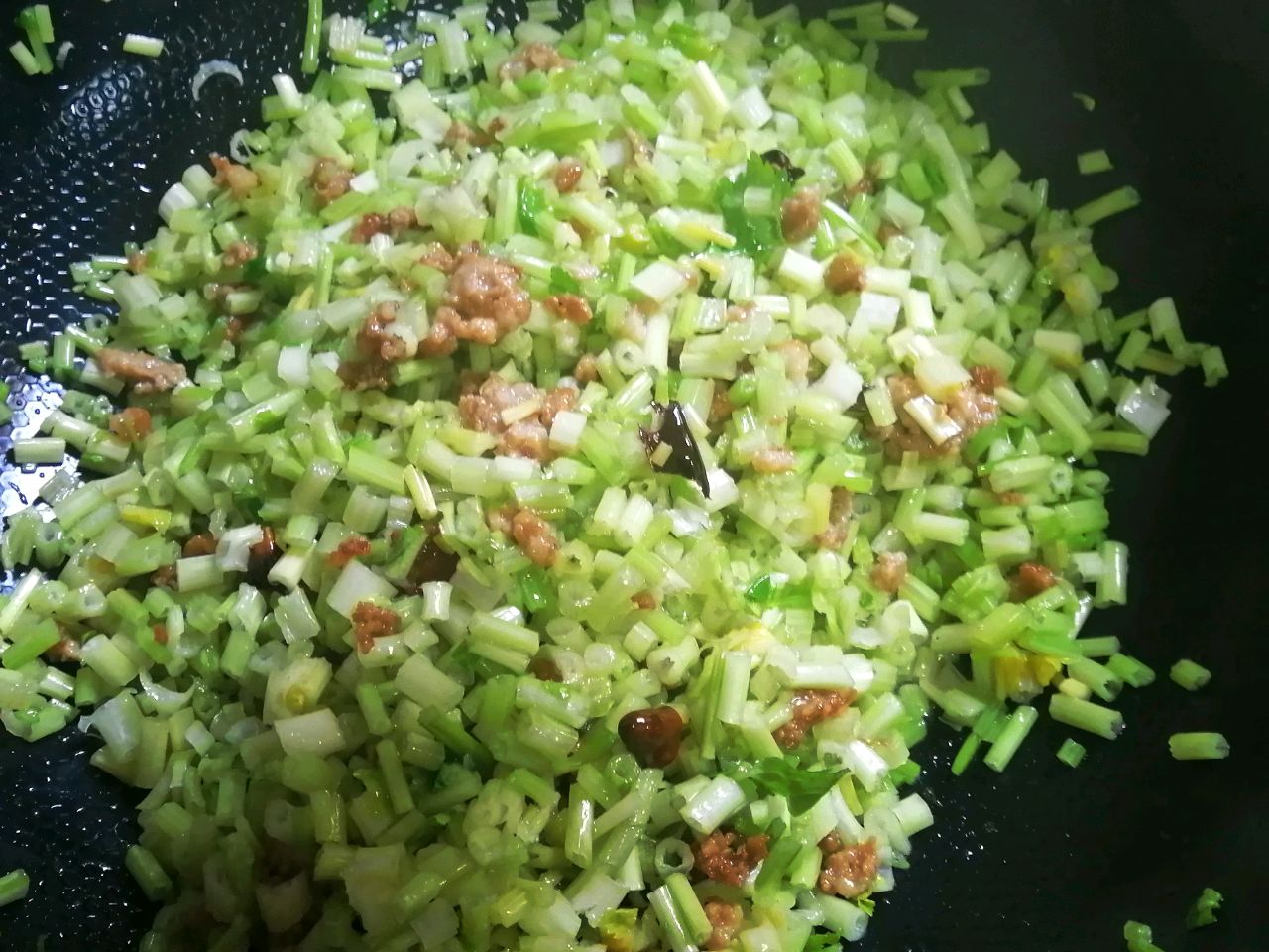 下饭神器烂肉芹菜