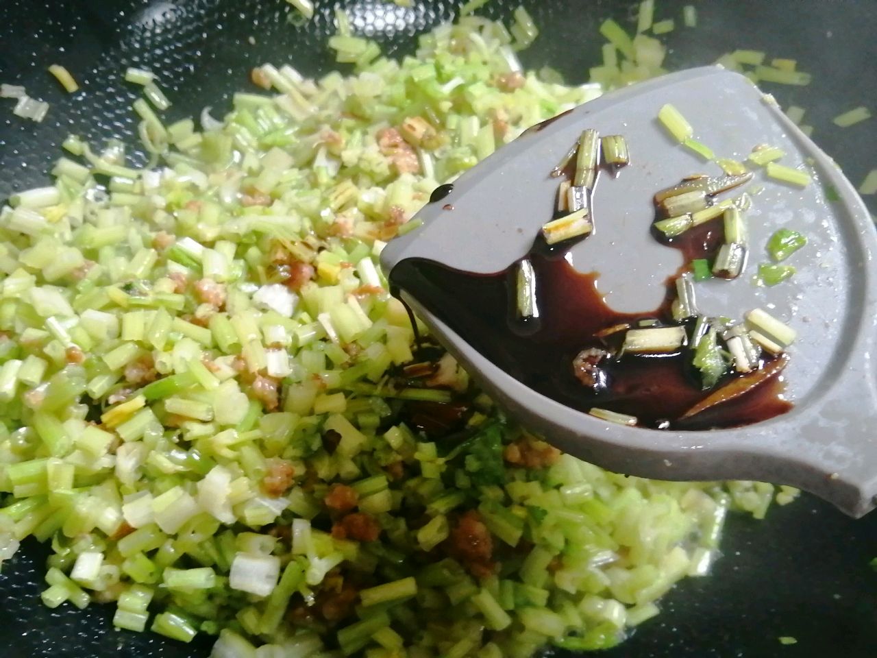 下饭神器烂肉芹菜