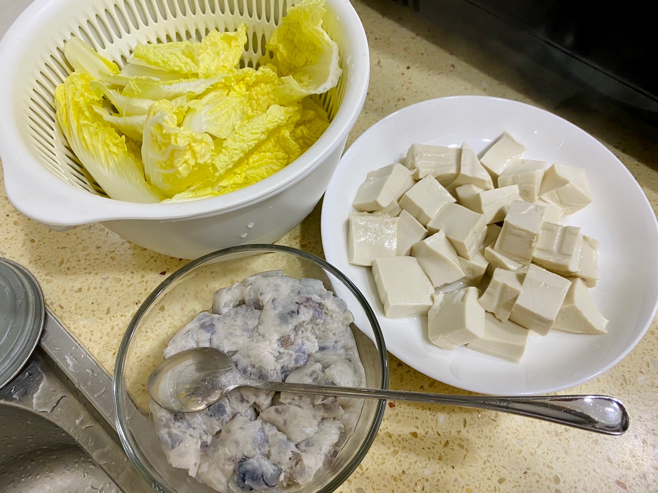 【虾滑白菜豆腐汤】