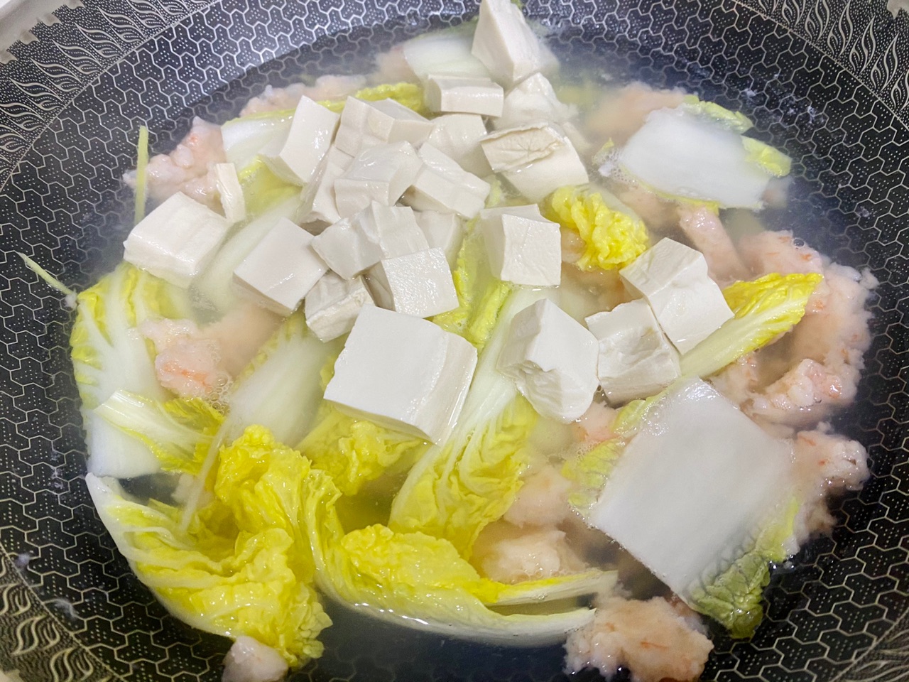 【虾滑白菜豆腐汤】