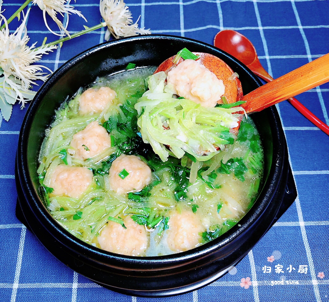 虾滑萝卜汤