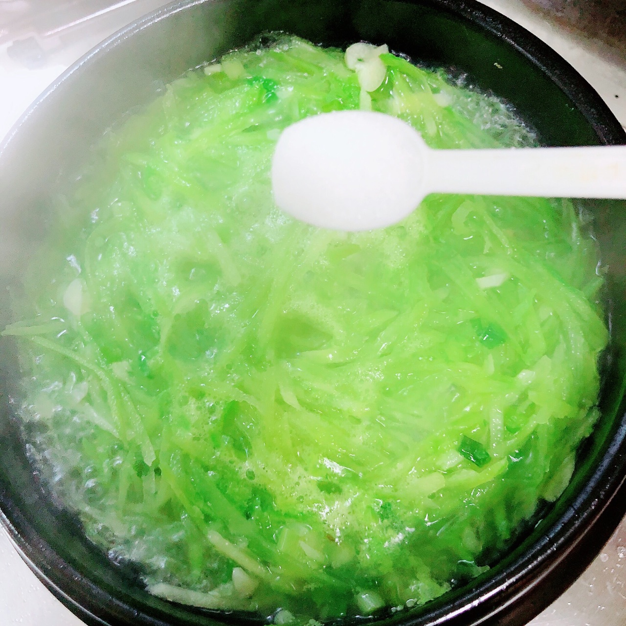 虾滑萝卜汤