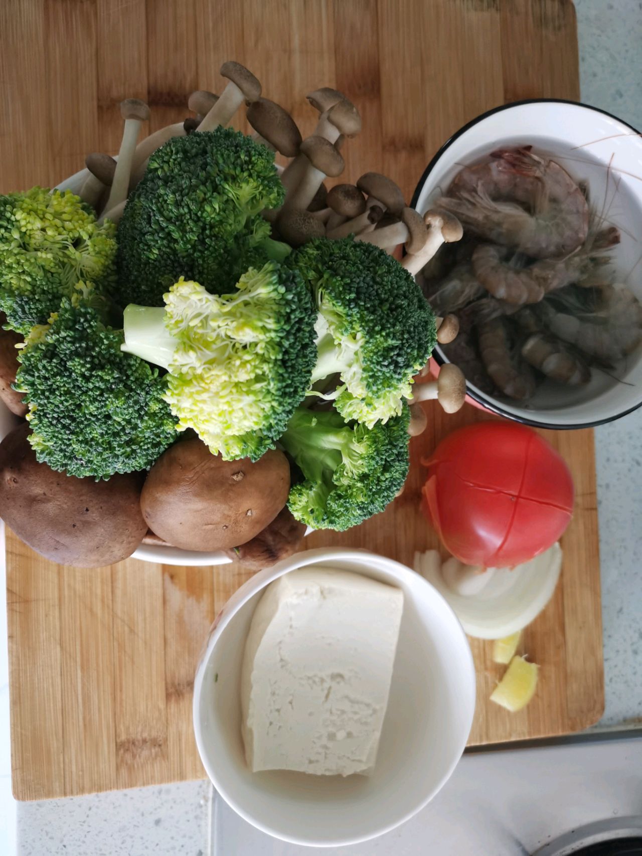 虾仁菌菇西兰花豆腐汤