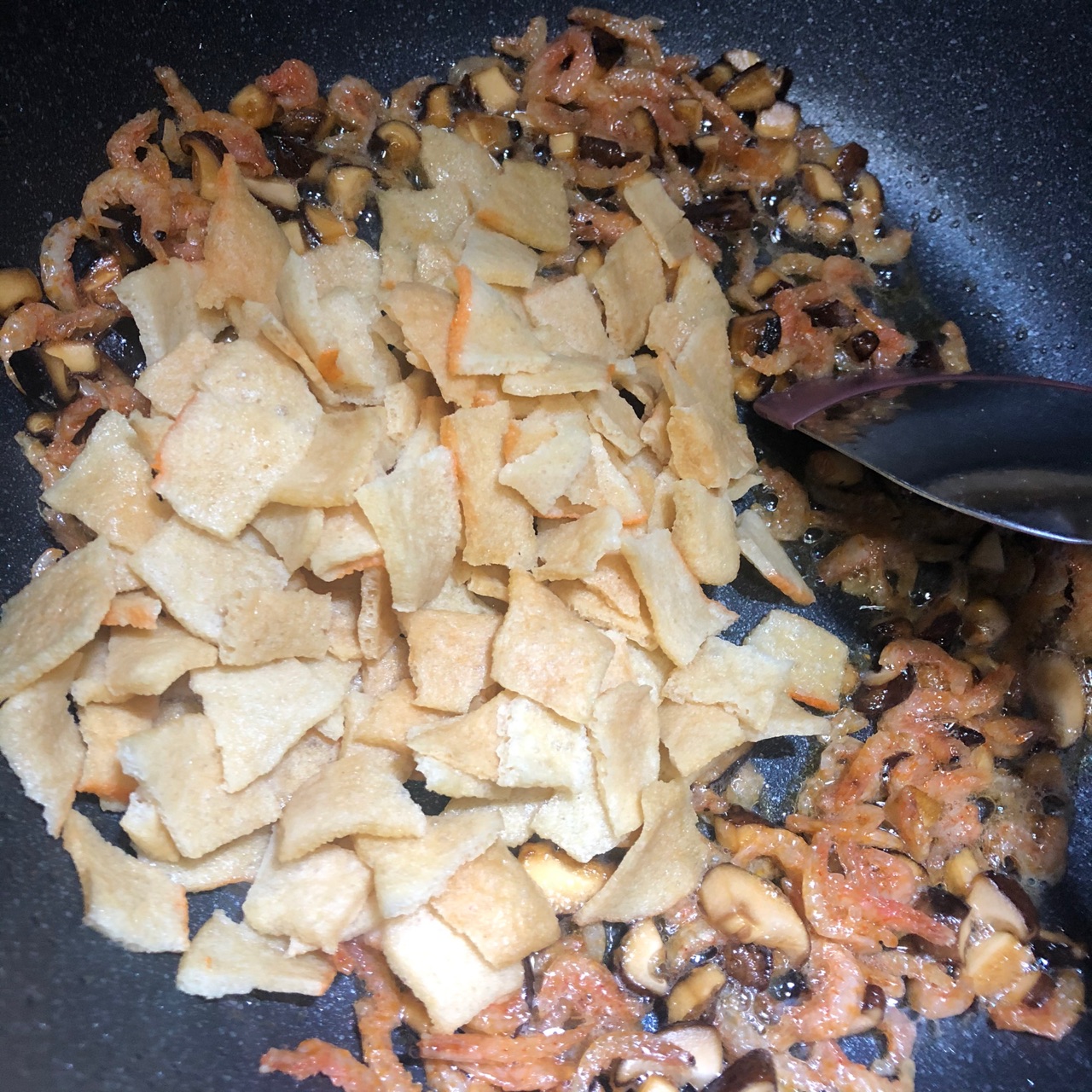 虾仁腊肠炒饭