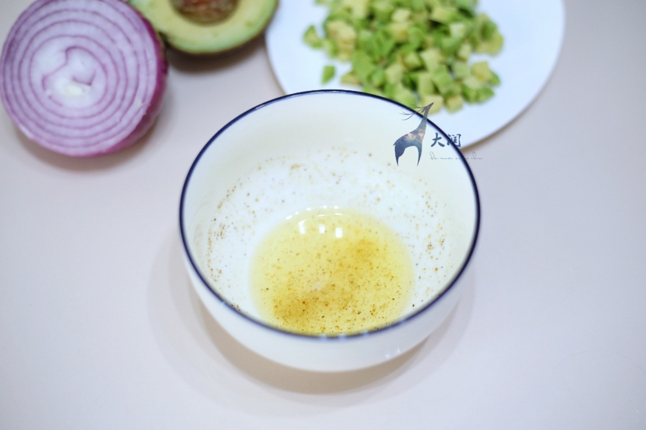虾仁牛油果杯
