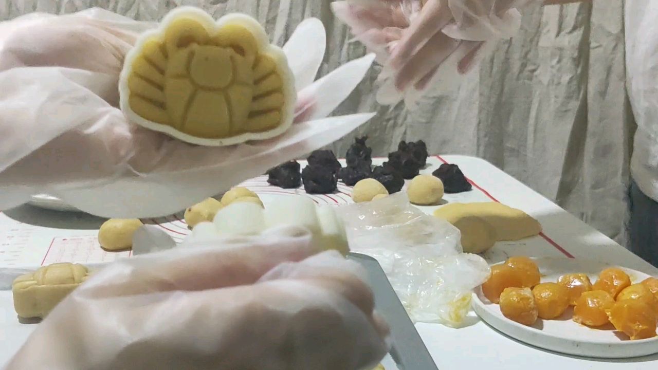 下午茶｜网红螃蟹蛋黄月饼