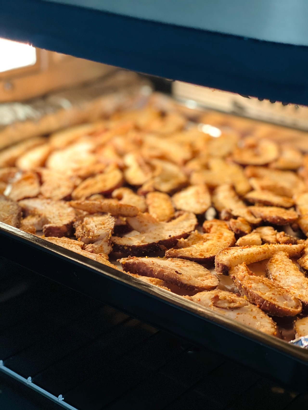 下午茶组合｜好吃的小零食烤孜然辣香菇+煮奶茶