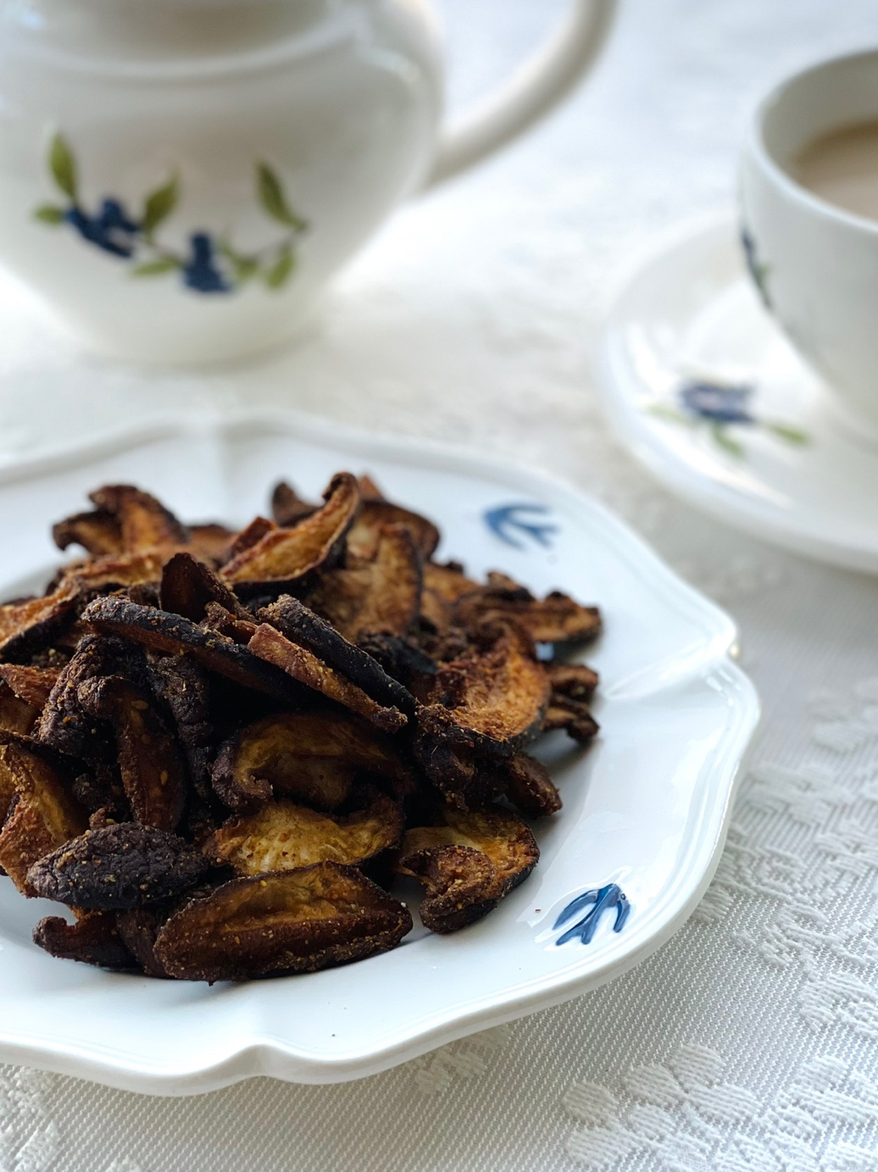 下午茶组合｜好吃的小零食烤孜然辣香菇+煮奶茶