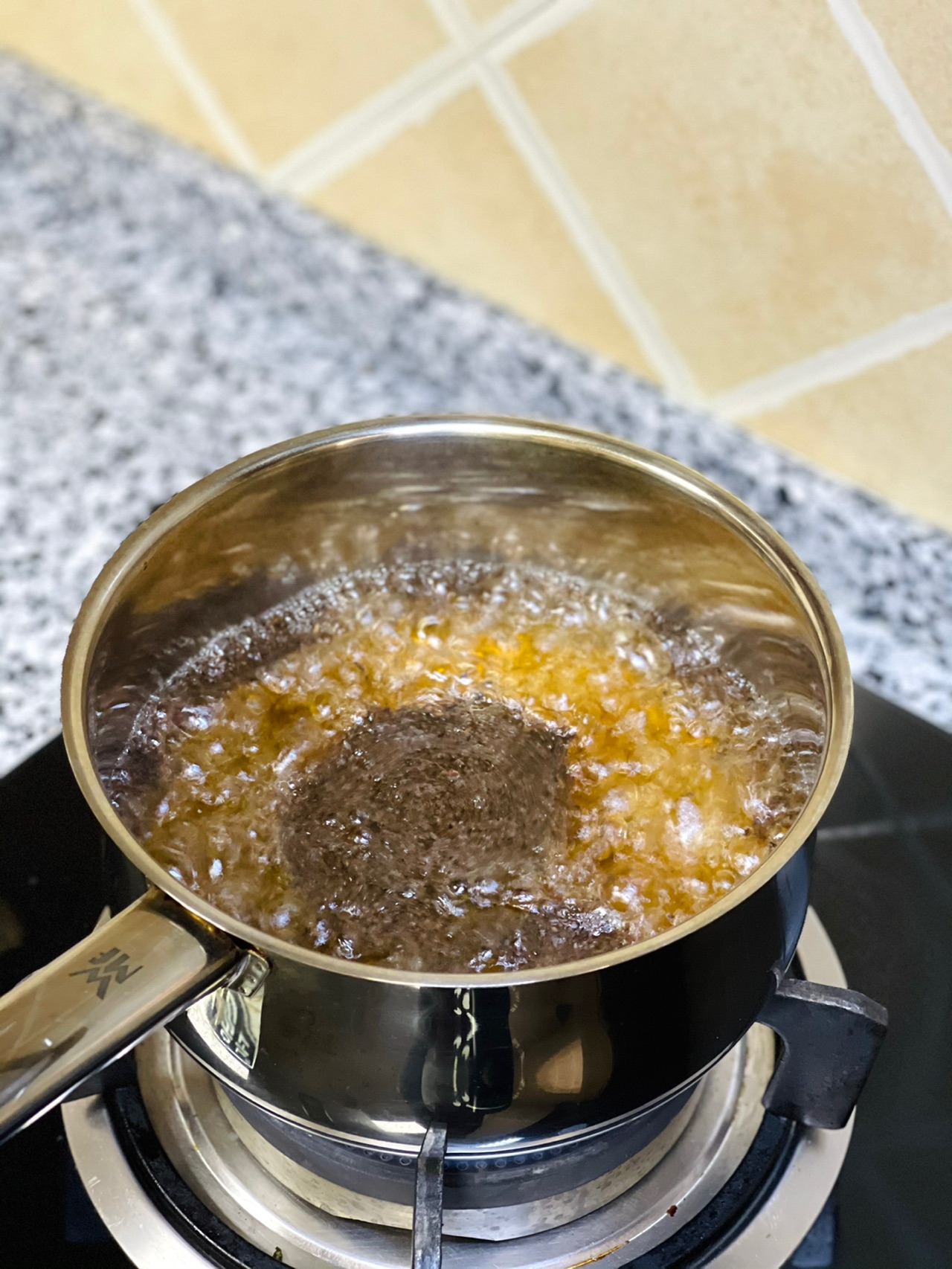 下午茶组合｜好吃的小零食烤孜然辣香菇+煮奶茶