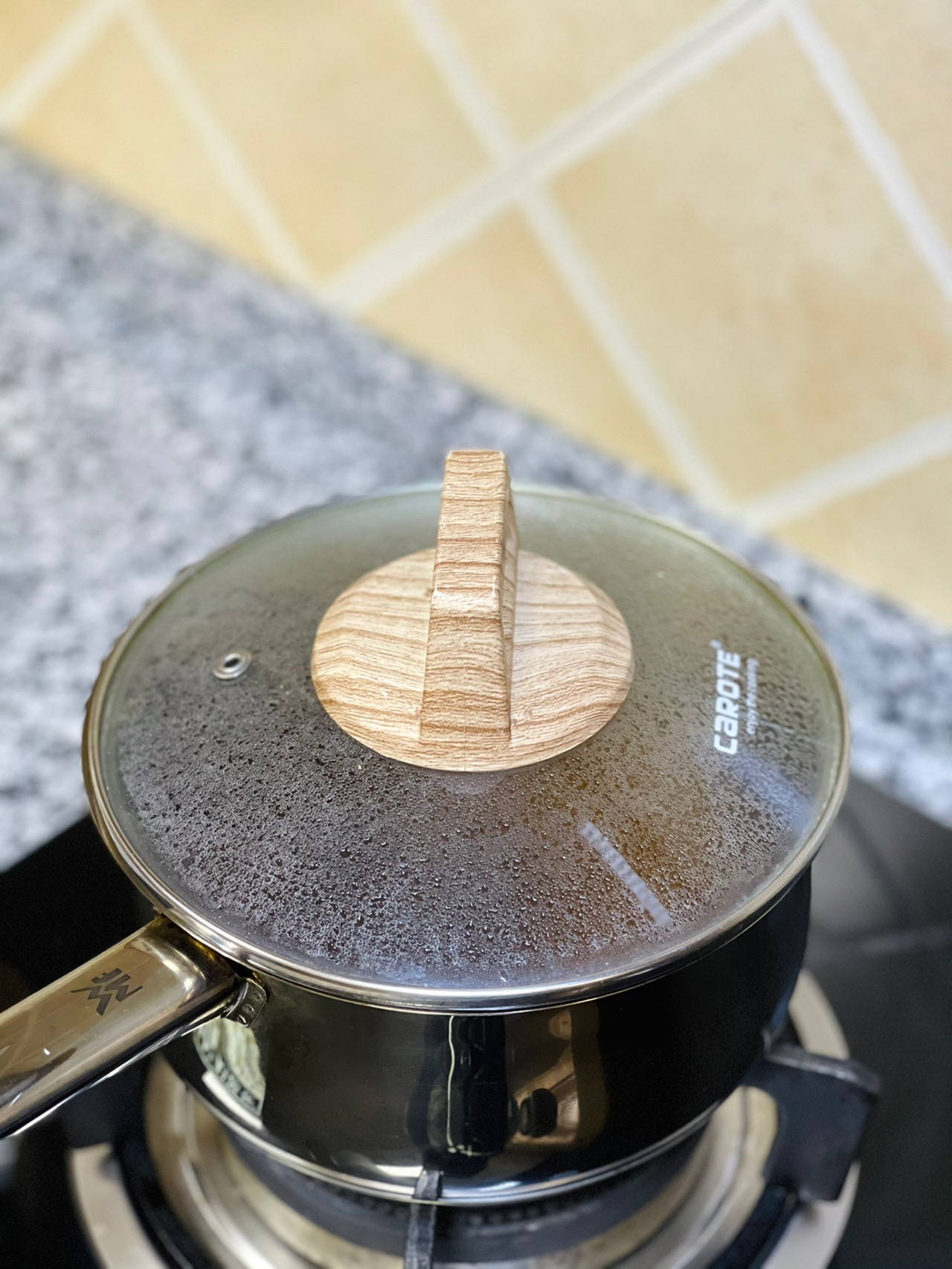 下午茶组合｜好吃的小零食烤孜然辣香菇+煮奶茶