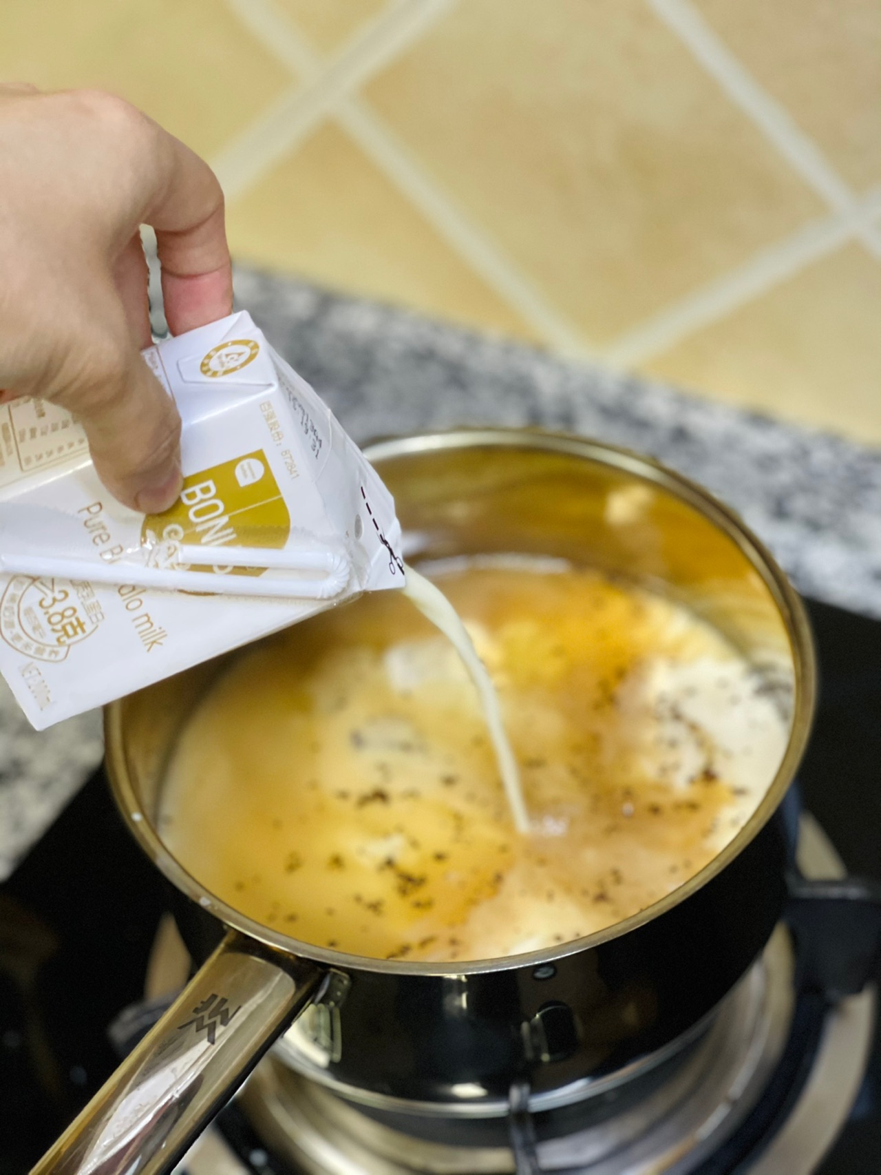 下午茶组合｜好吃的小零食烤孜然辣香菇+煮奶茶