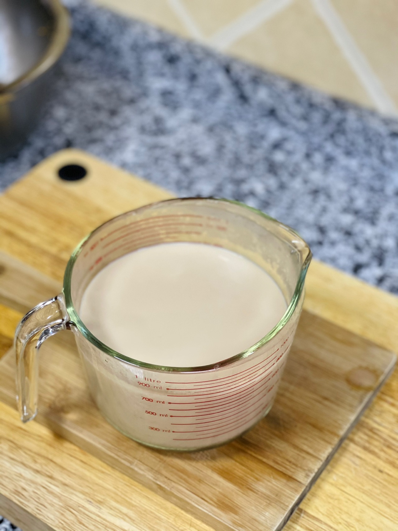 下午茶组合｜好吃的小零食烤孜然辣香菇+煮奶茶