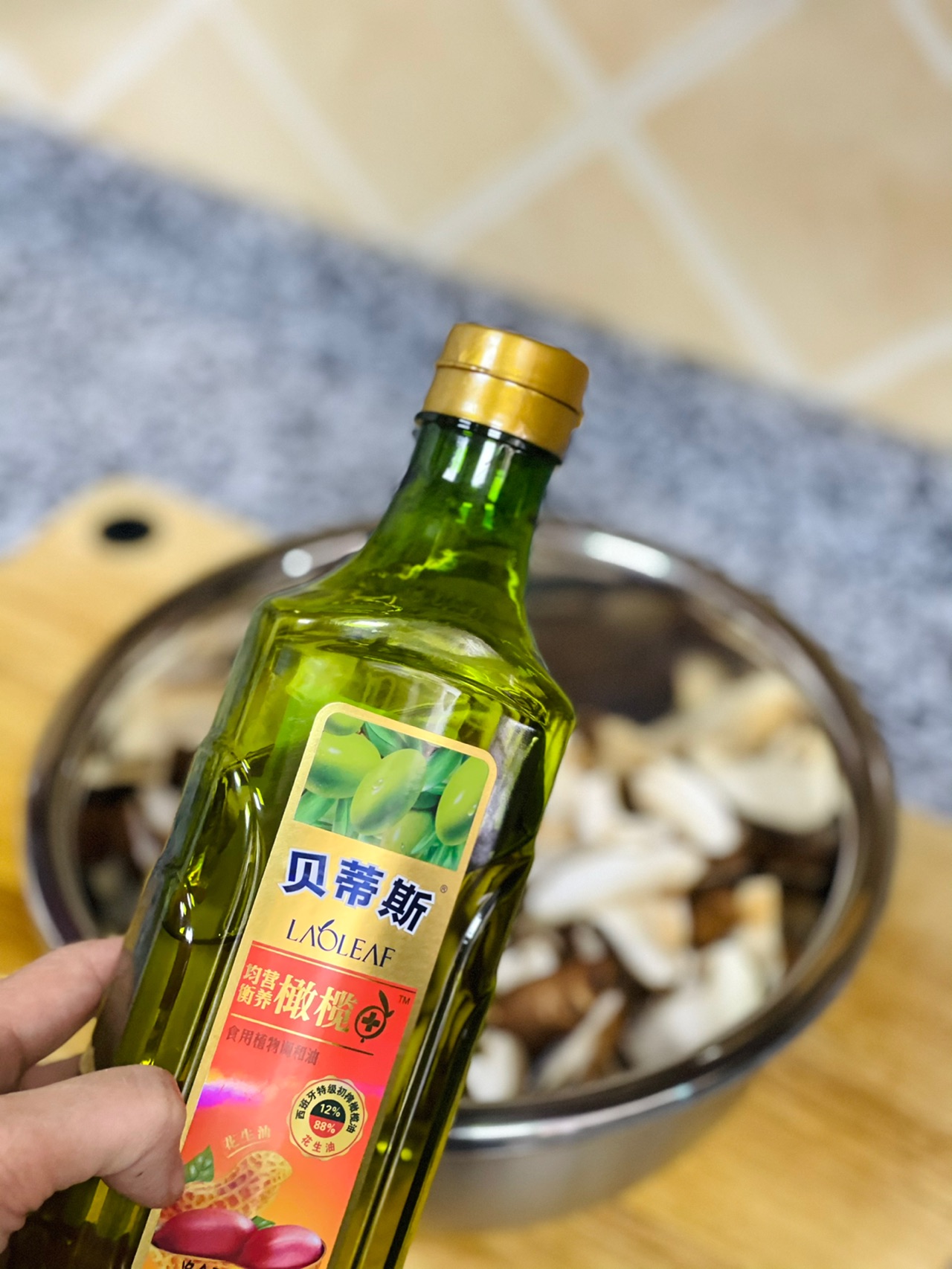 下午茶组合｜好吃的小零食烤孜然辣香菇+煮奶茶