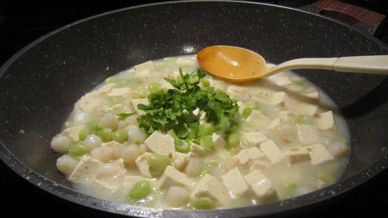 鲜贝肉豆腐汤