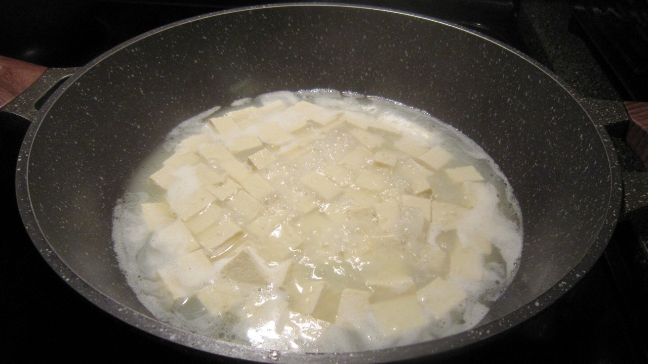 鲜贝肉豆腐汤