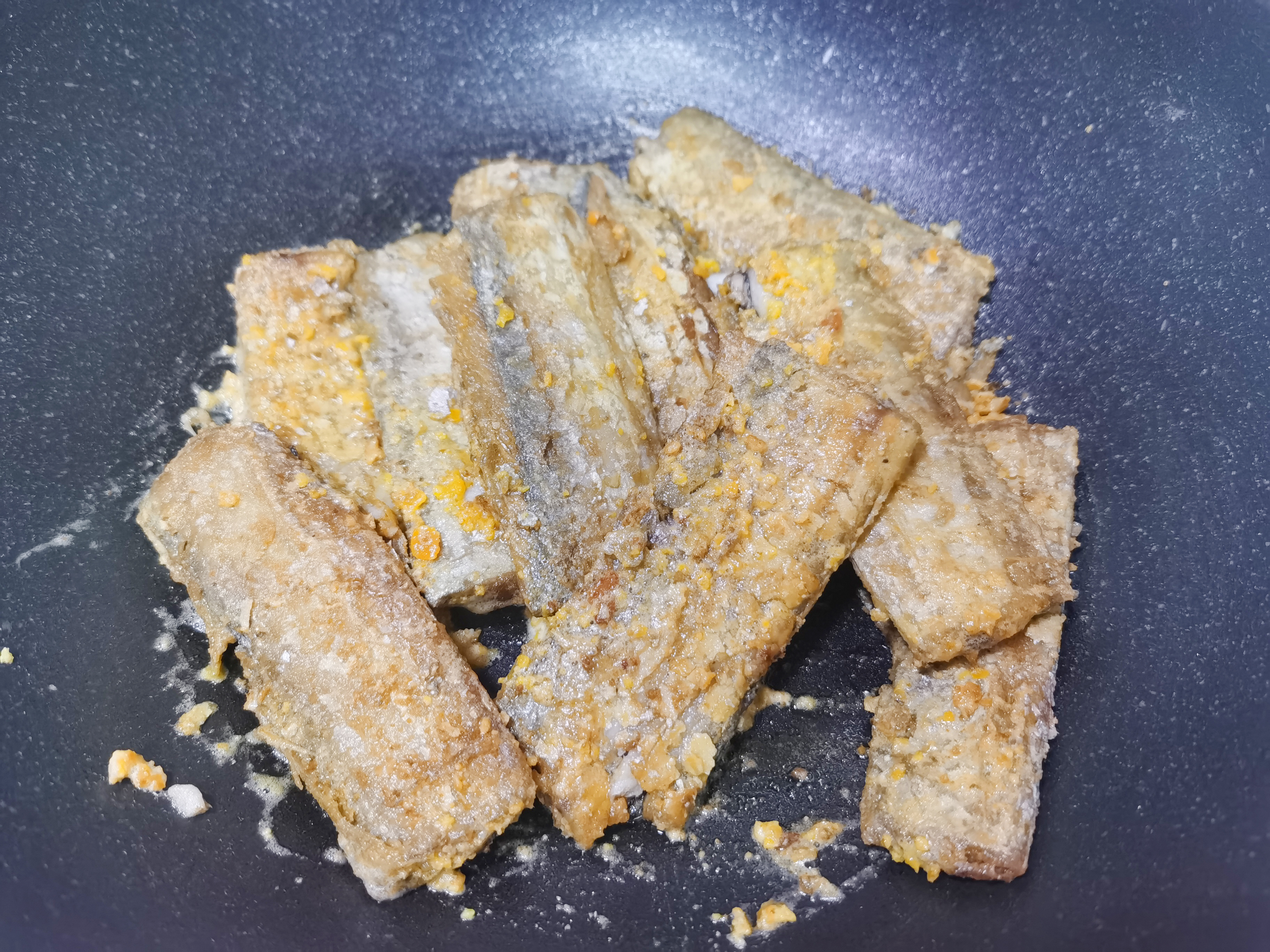 【咸蛋黄焗带鱼】 好吃到上瘾