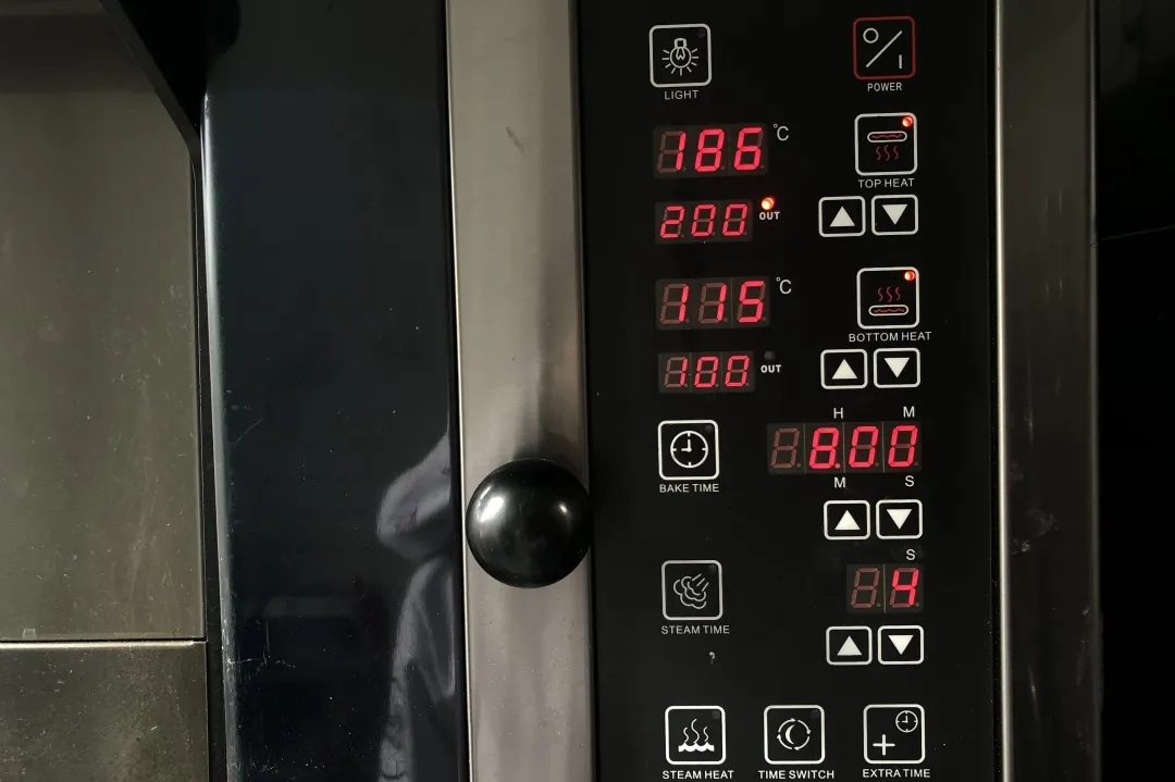 咸蛋黄肉松爆浆芋泥蛋糕