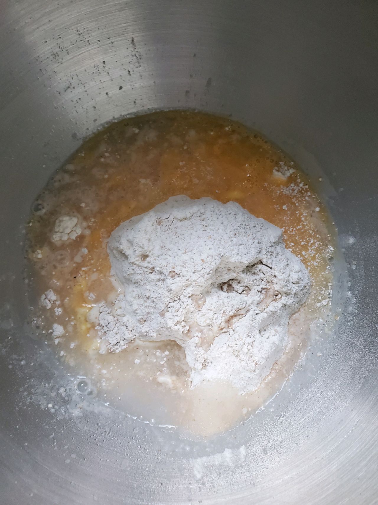 咸蛋黄肉松吐司