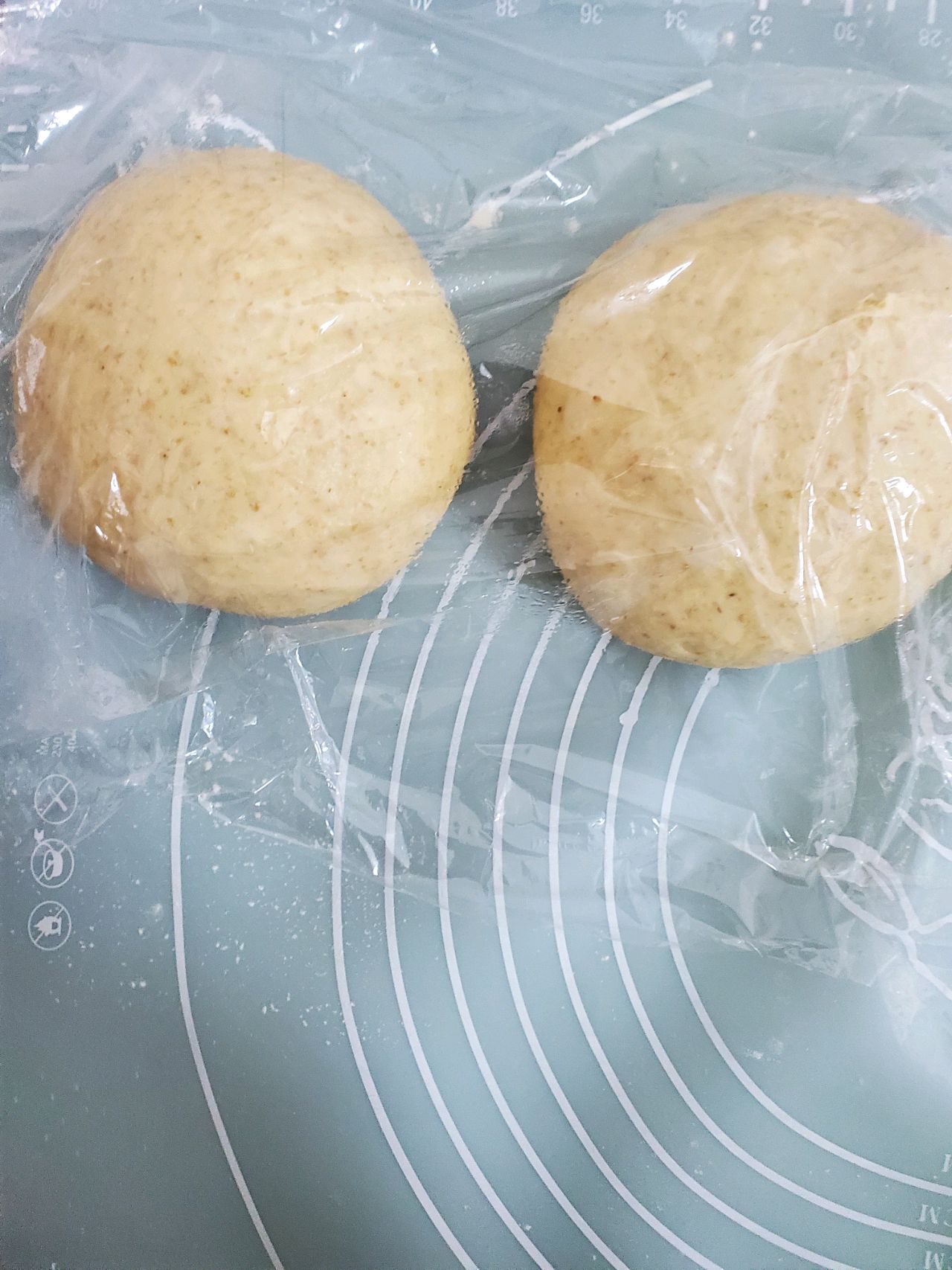 咸蛋黄肉松吐司
