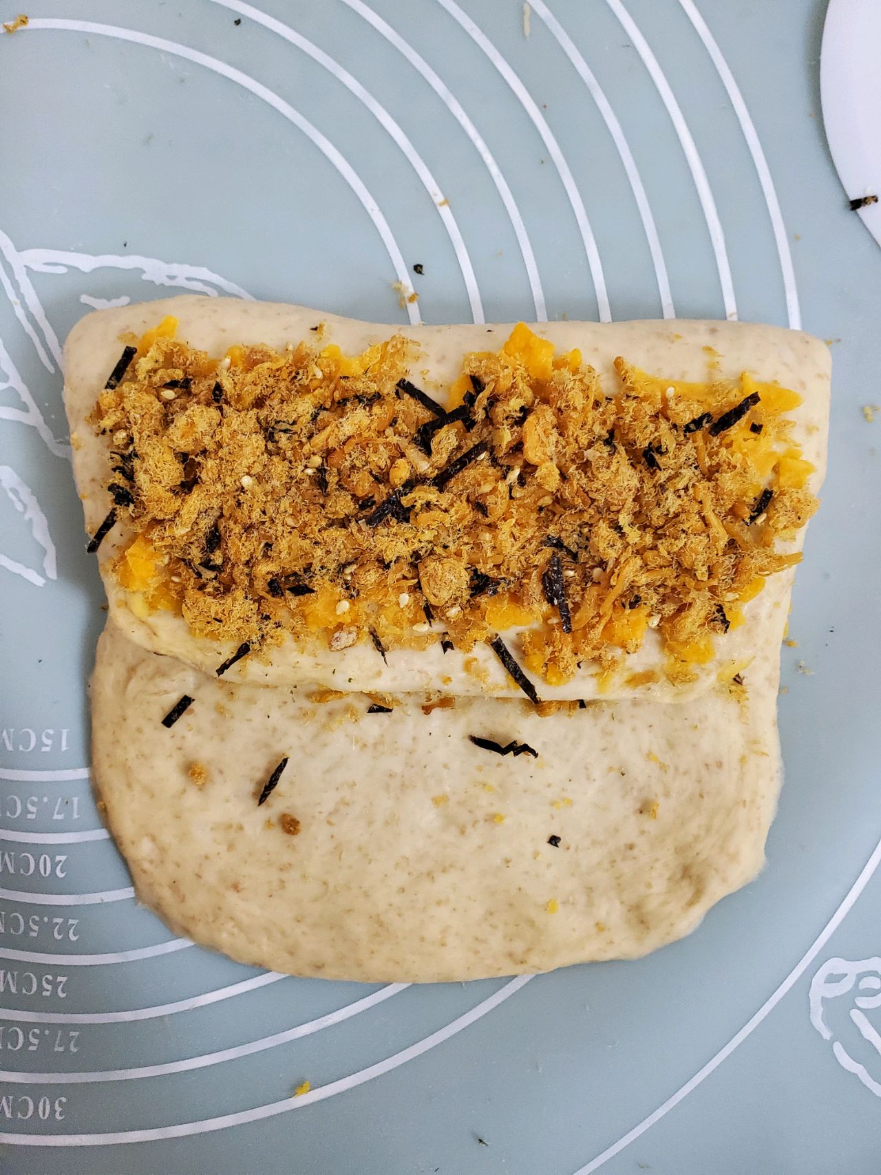 咸蛋黄肉松吐司