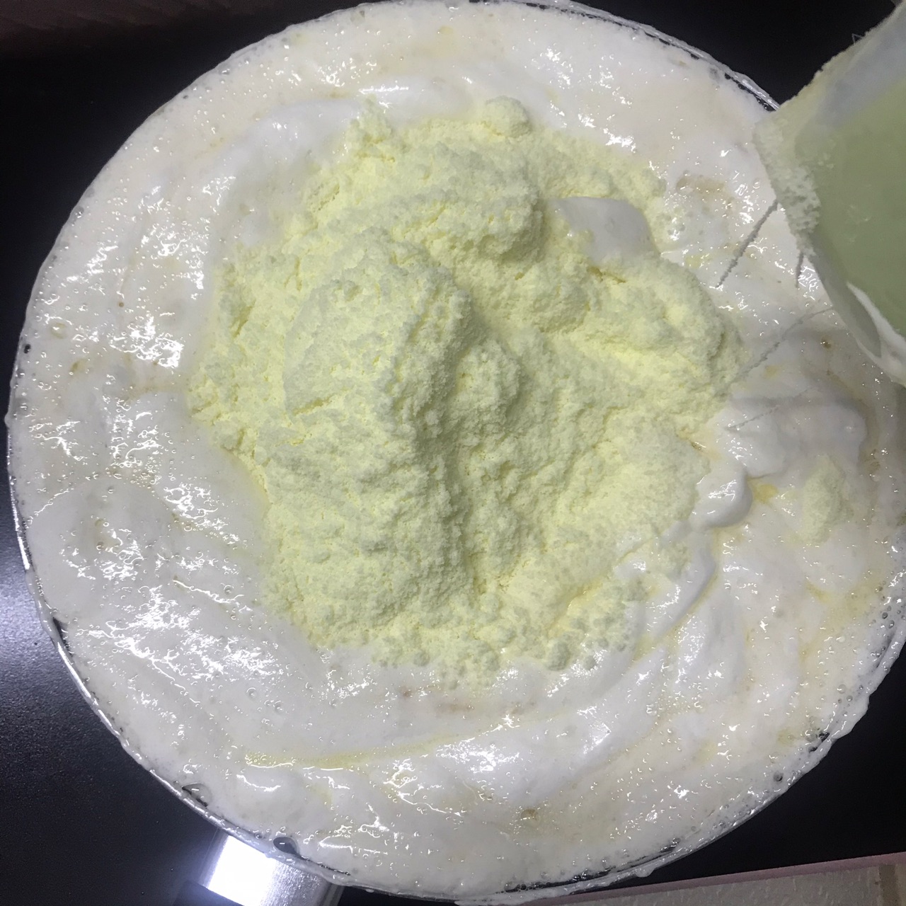 咸蛋黄雪花酥