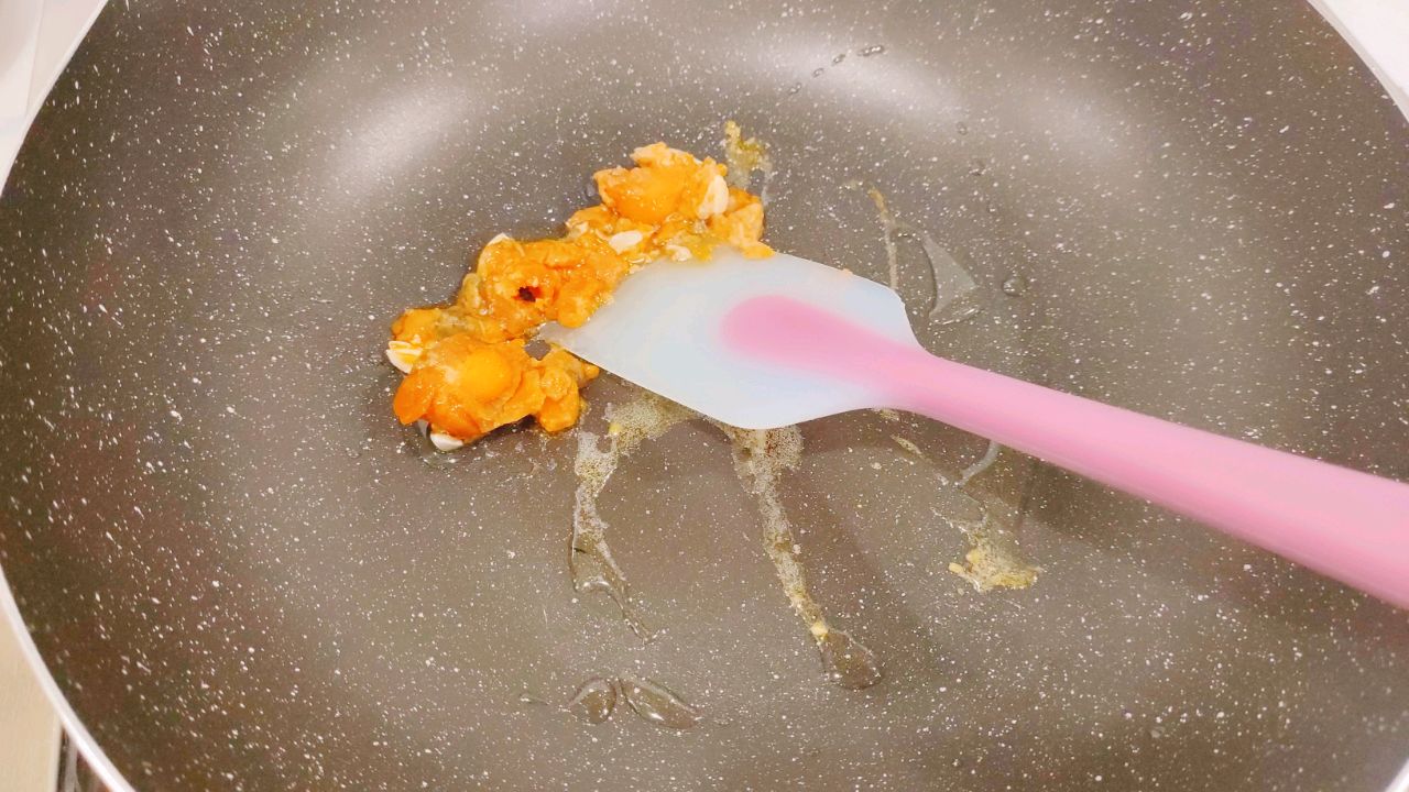 咸蛋虾仁豆腐羹