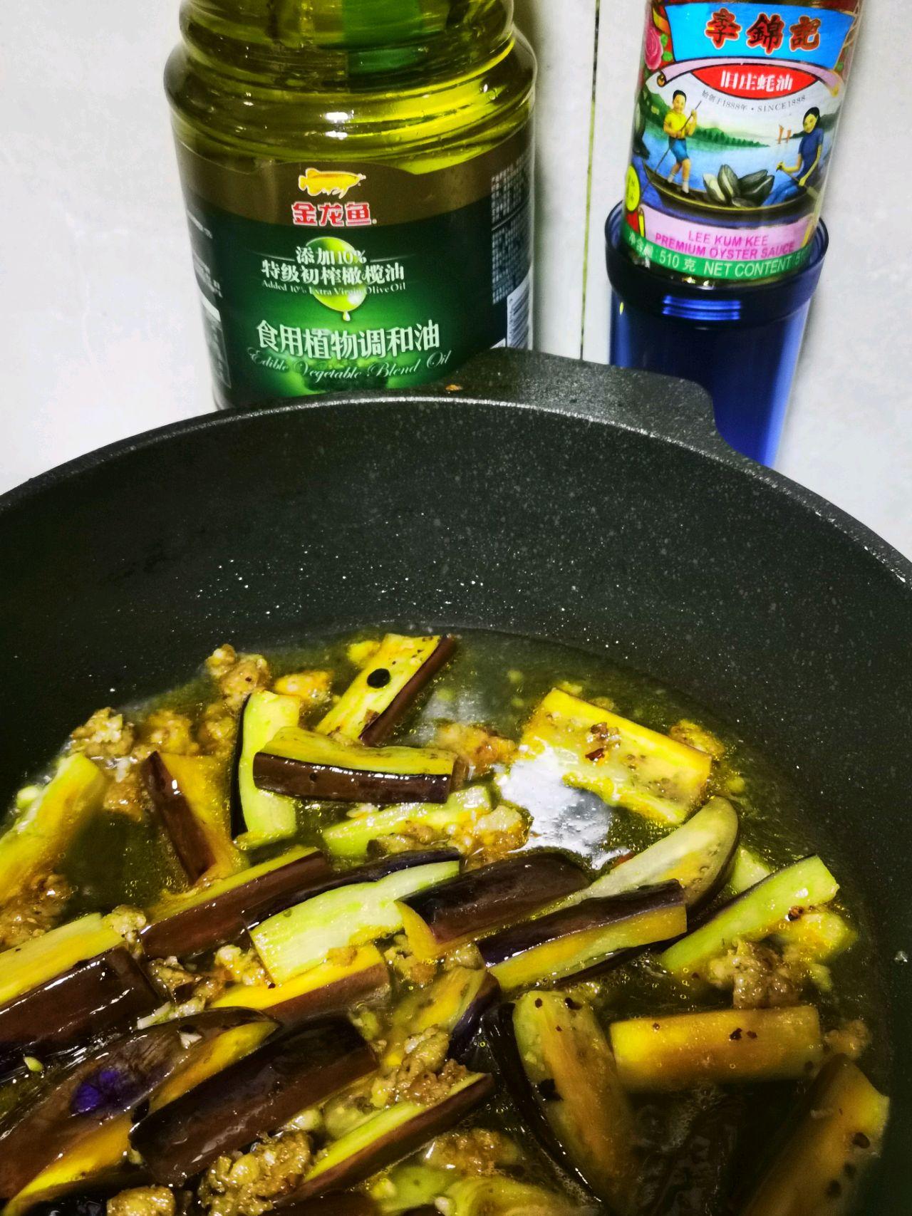 鲜到道连汁舔光的蚝油肉末烧茄子。