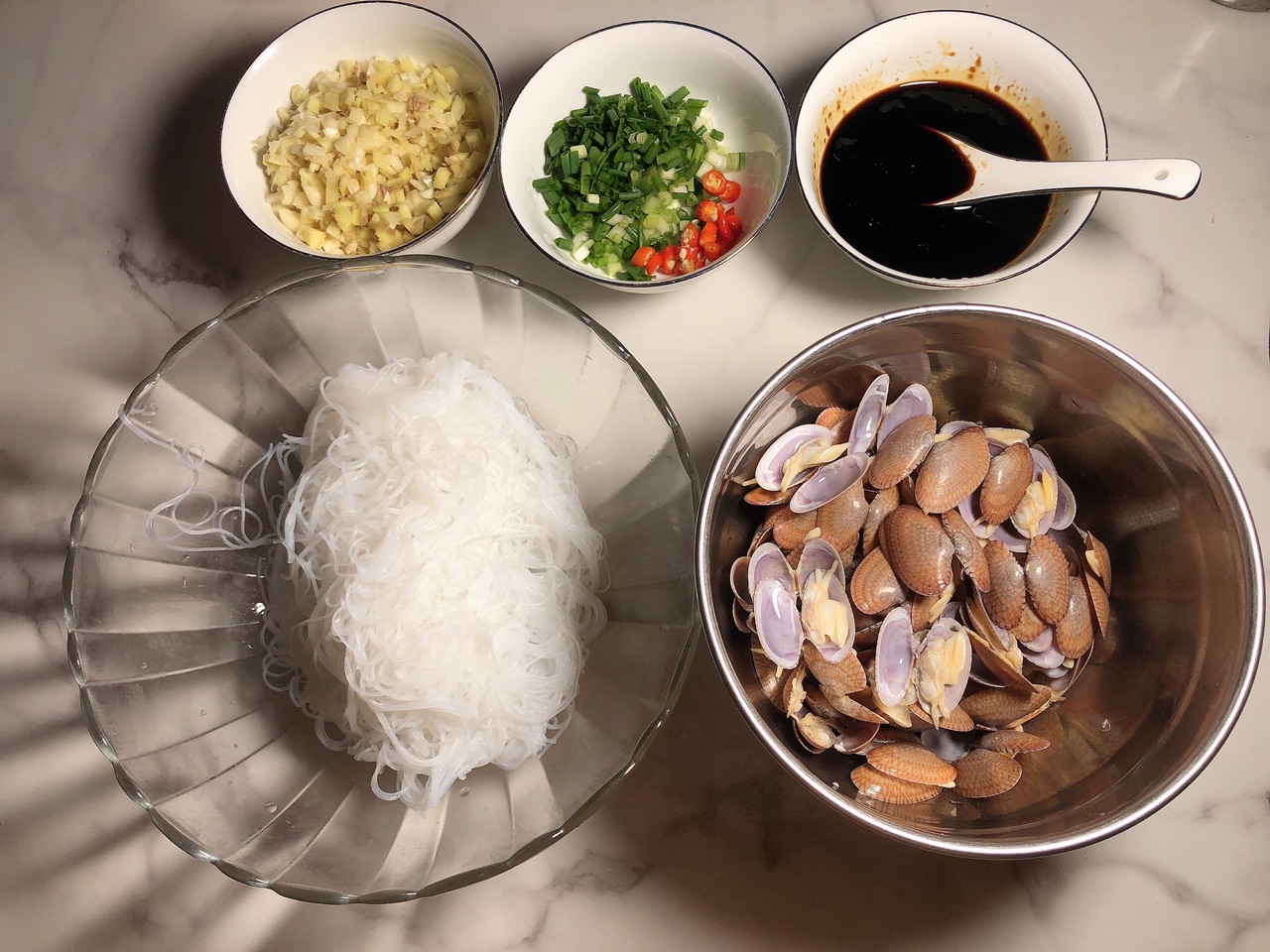 鲜掉眉毛的花甲粉