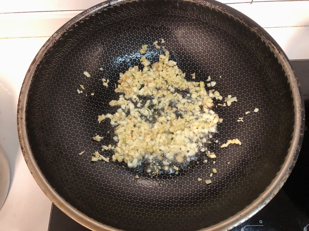鲜掉眉毛的花甲粉