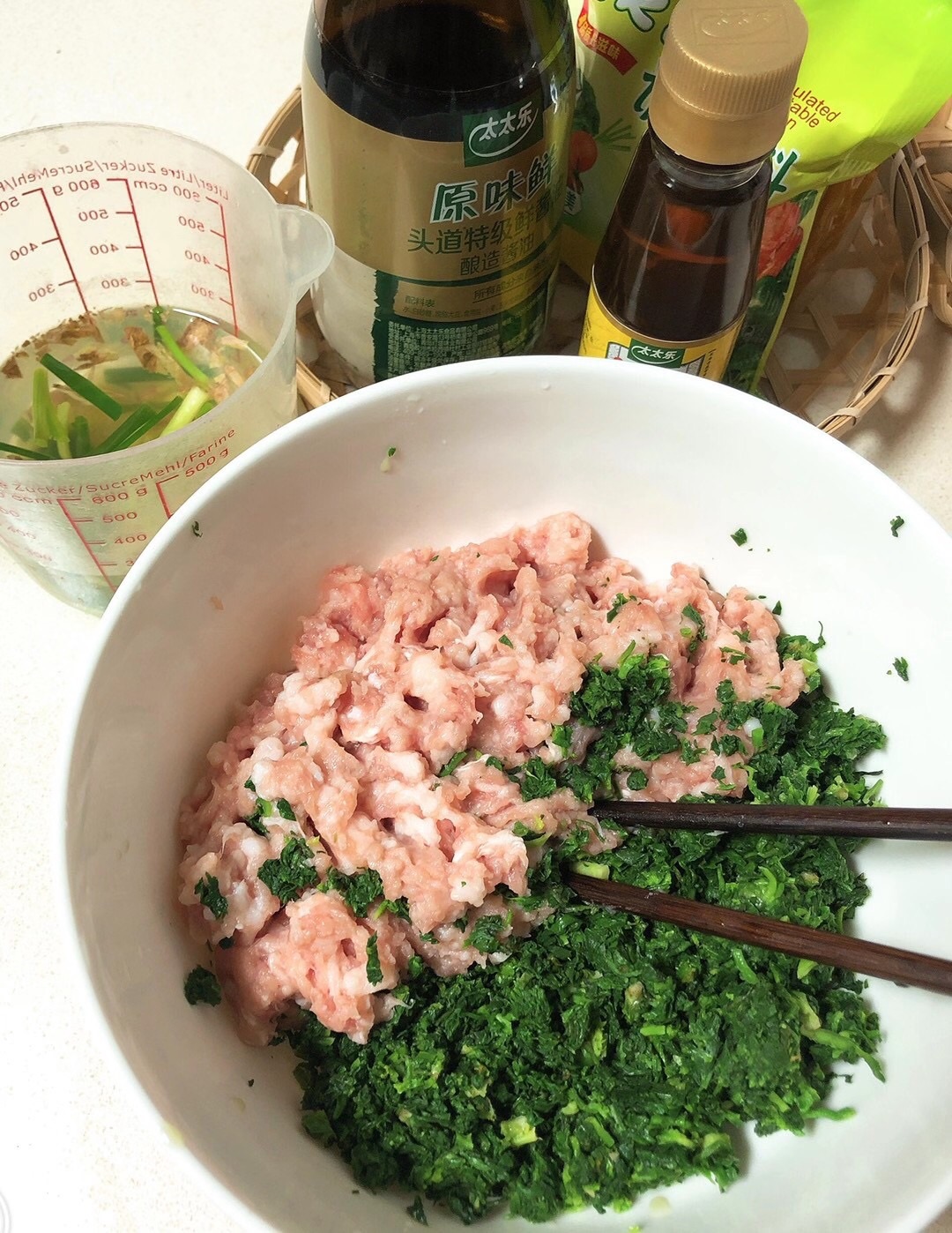 鲜掉眉毛的鸡汤汁馄饨