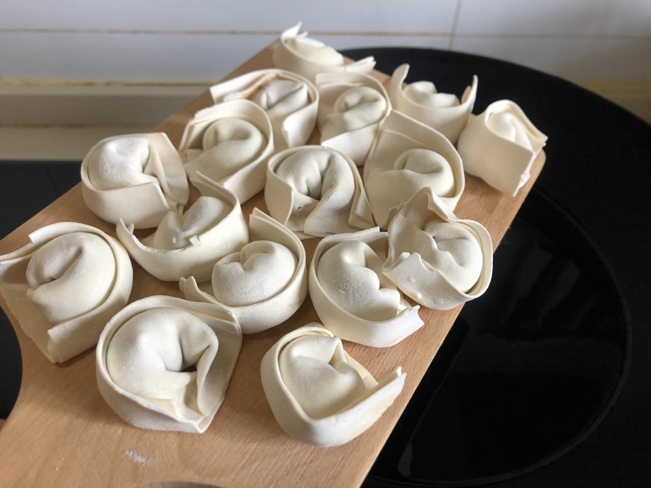 鲜掉眉毛的鸡汤汁馄饨