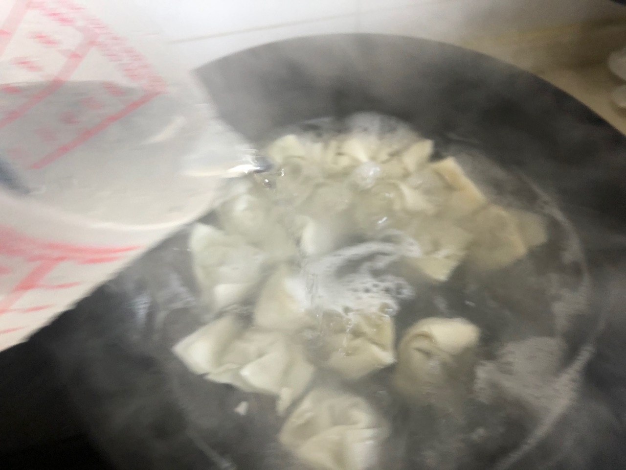 鲜掉眉毛的鸡汤汁馄饨