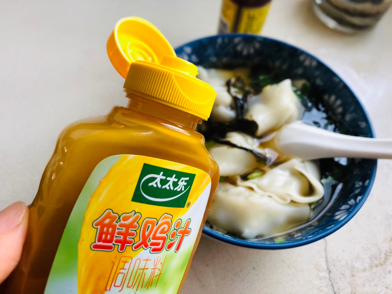 鲜掉眉毛的鸡汤汁馄饨