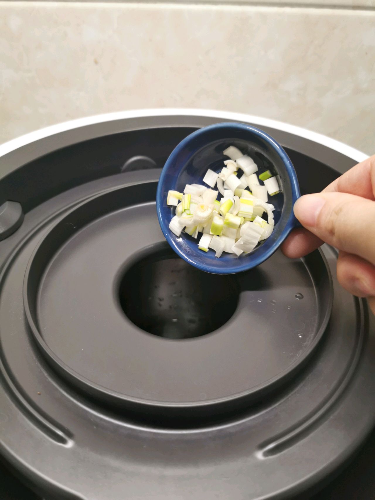 鲜掉眉毛的菌菇汤