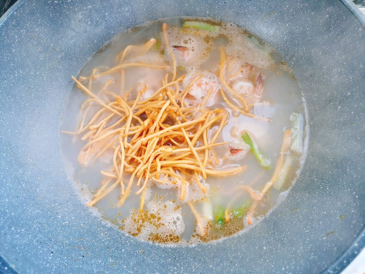 鲜掉眉毛的虾仁豆腐羹