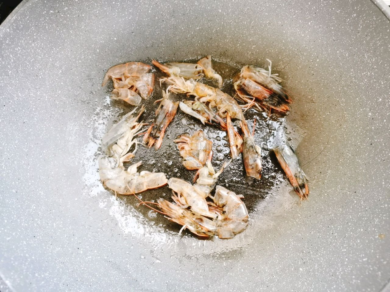 鲜掉眉毛的虾仁豆腐羹