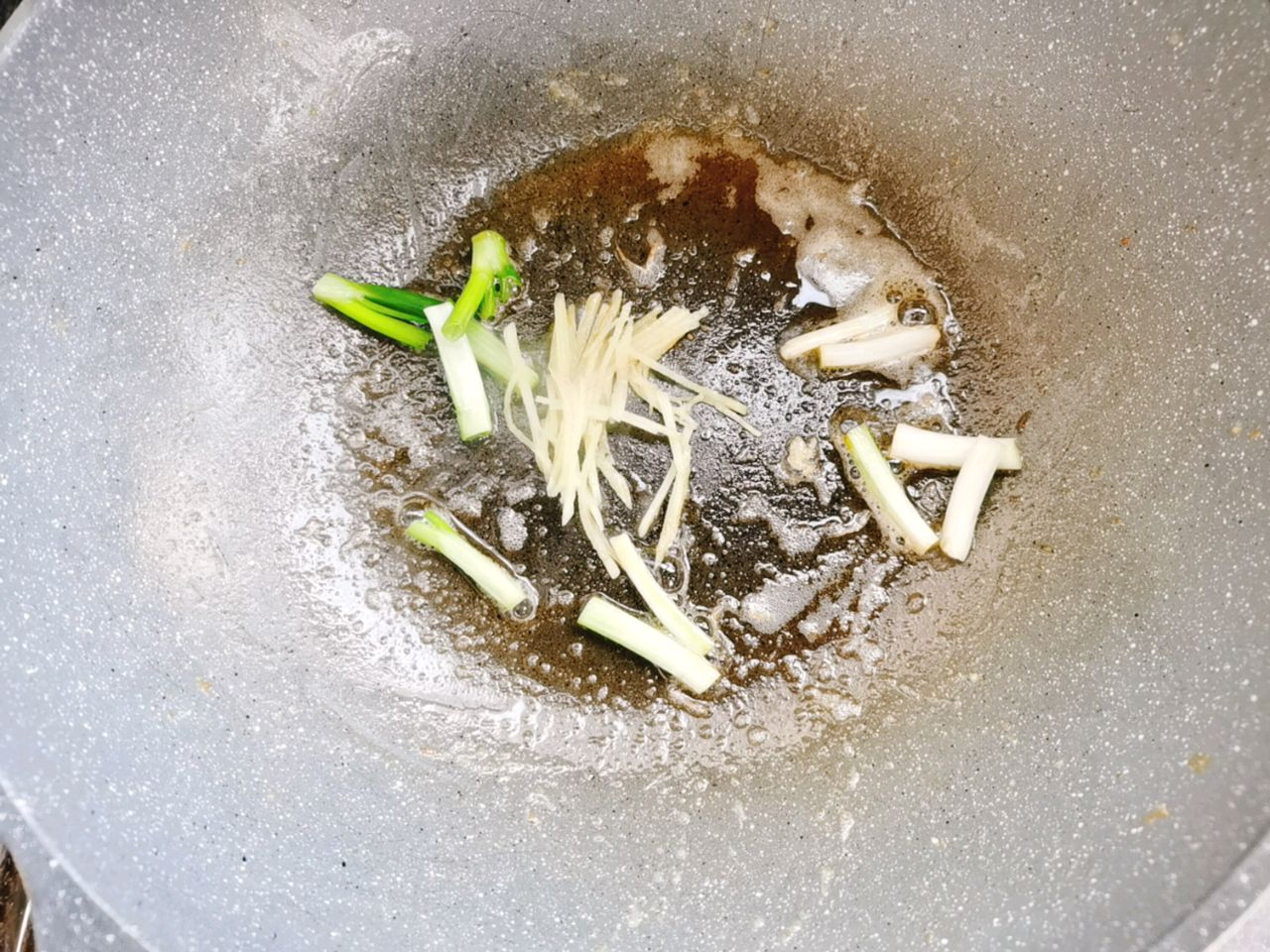 鲜掉眉毛的虾仁豆腐羹